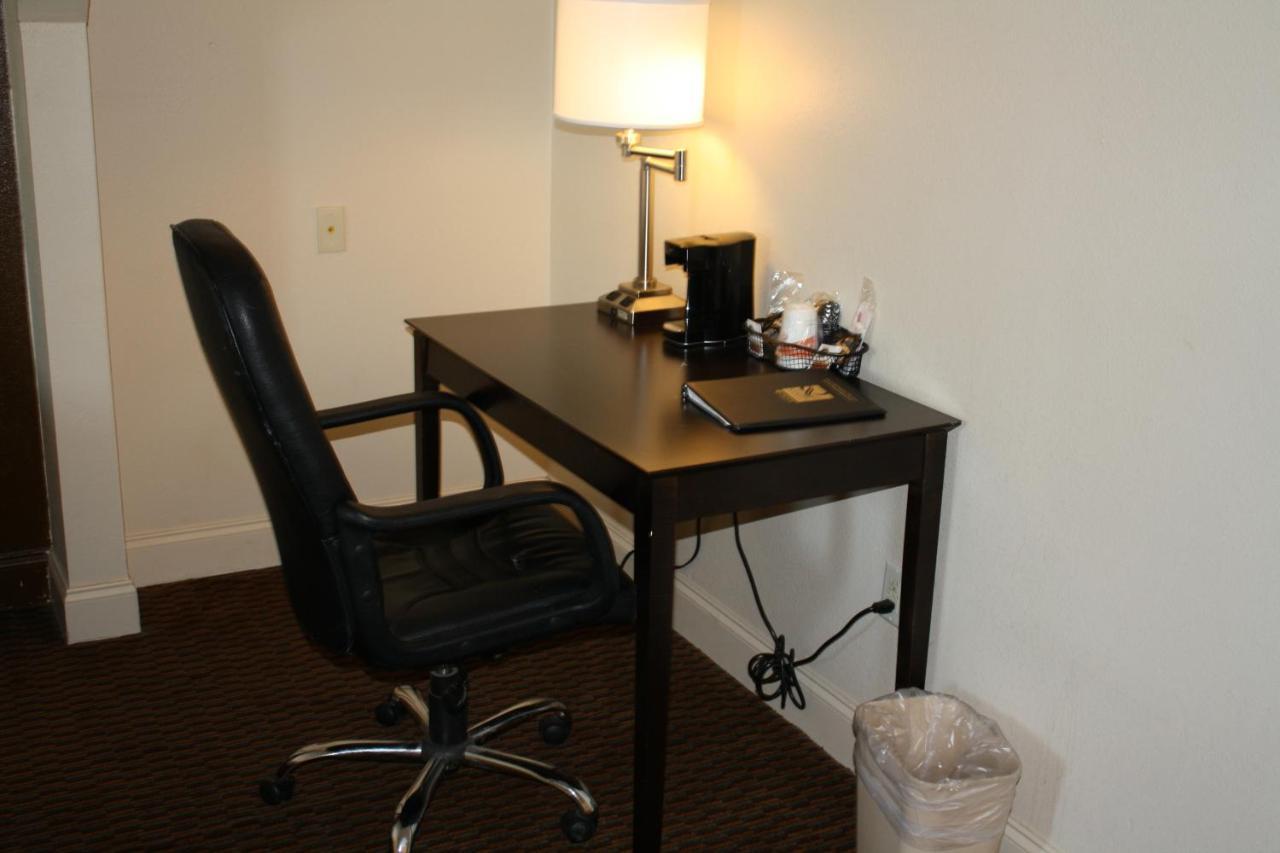 Quality Inn & Suites Wichita Falls I-44 Екстериор снимка