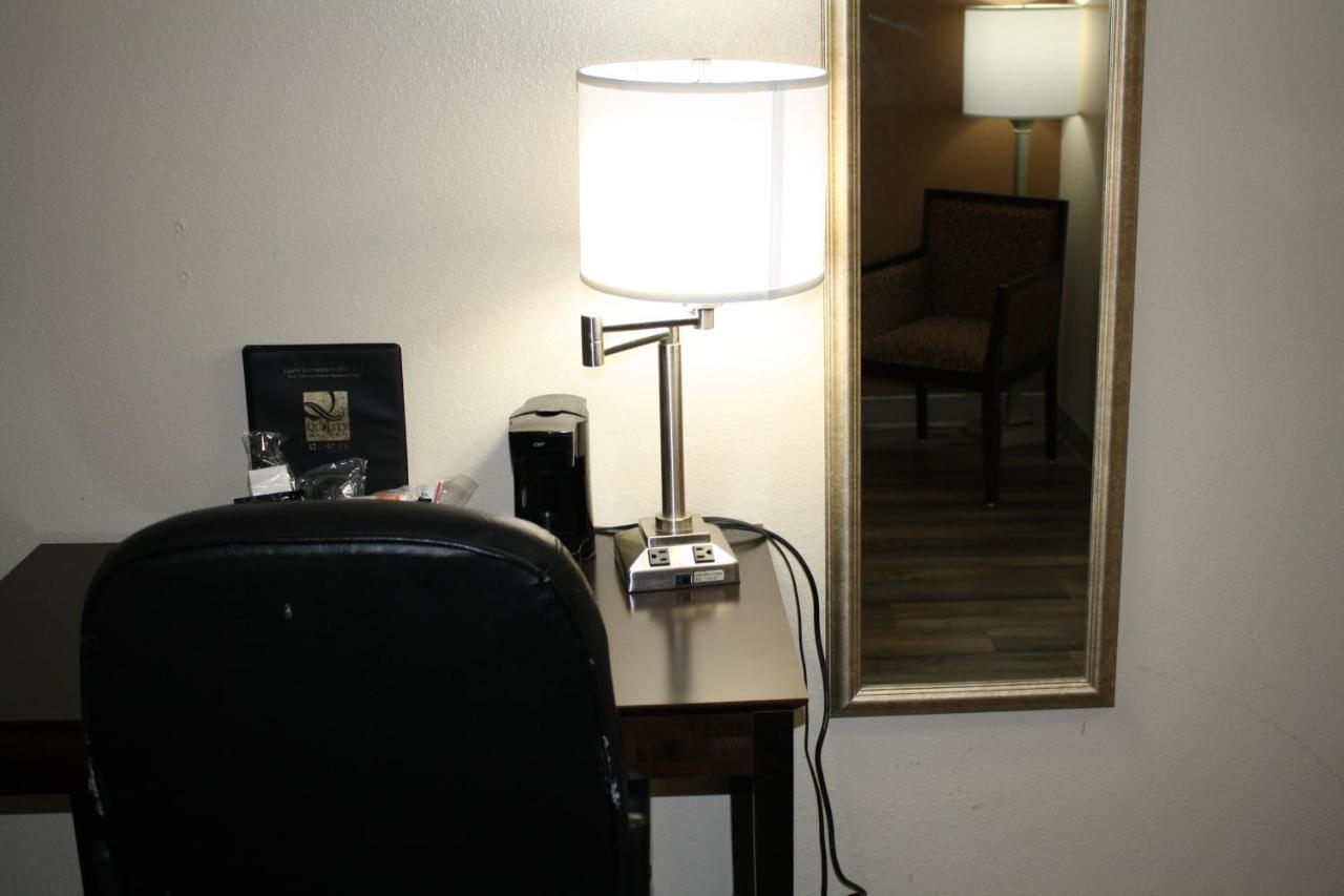 Quality Inn & Suites Wichita Falls I-44 Екстериор снимка