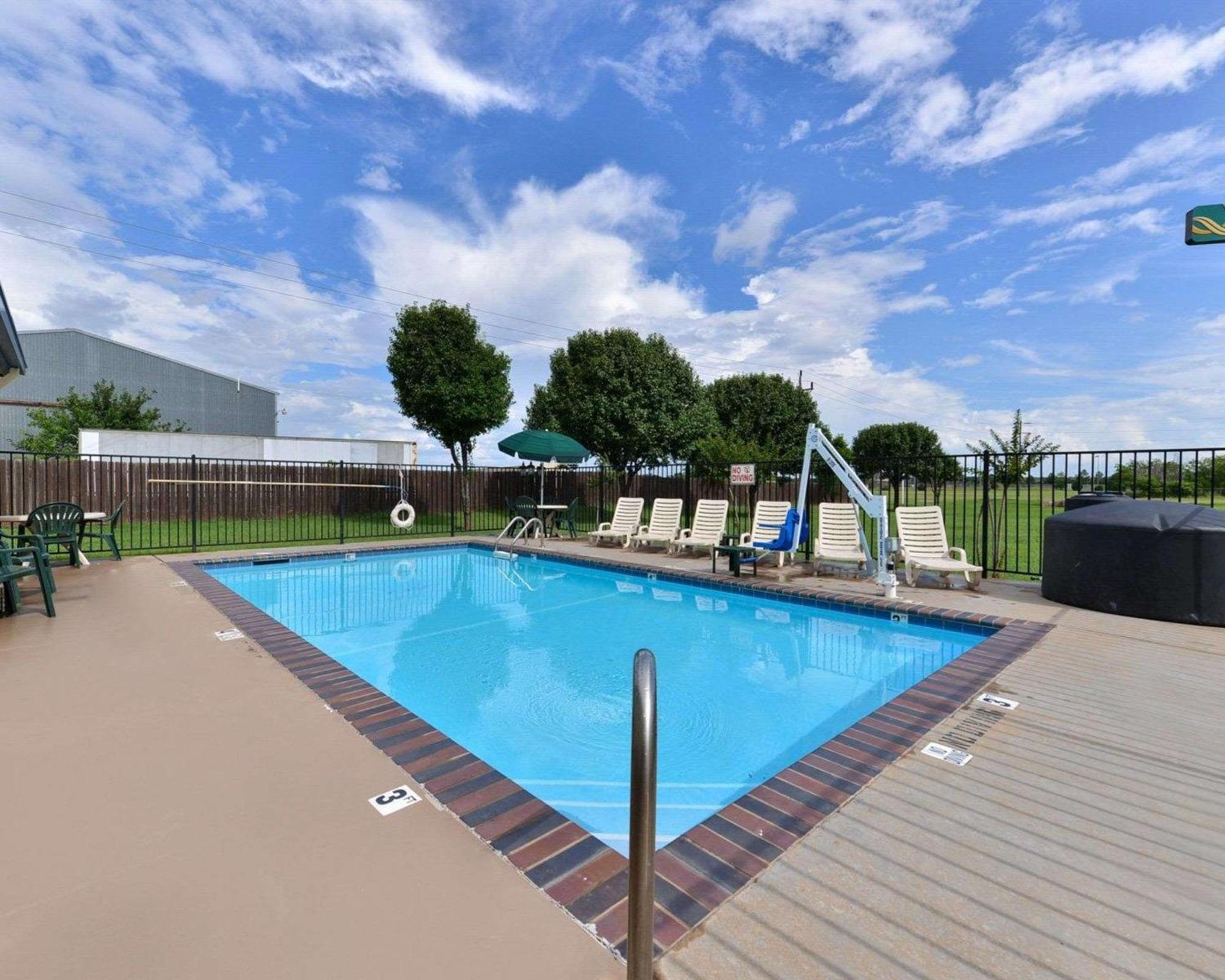 Quality Inn & Suites Wichita Falls I-44 Екстериор снимка