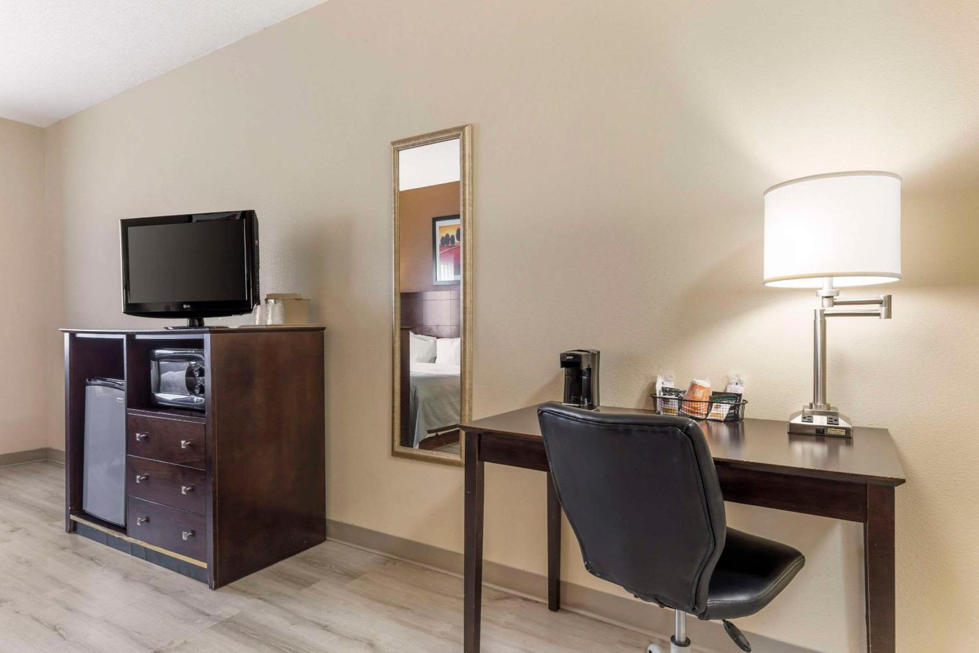 Quality Inn & Suites Wichita Falls I-44 Екстериор снимка