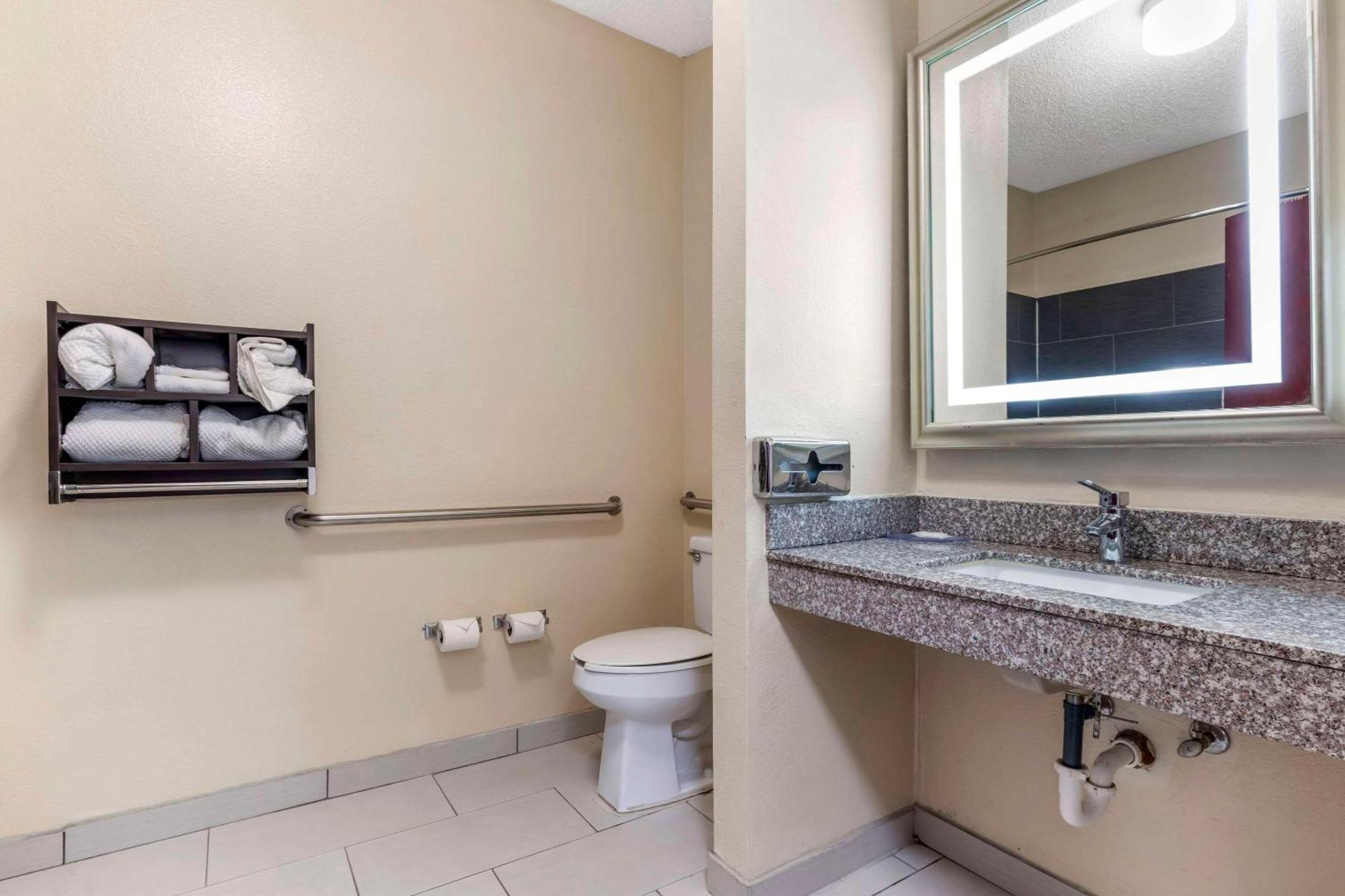 Quality Inn & Suites Wichita Falls I-44 Екстериор снимка